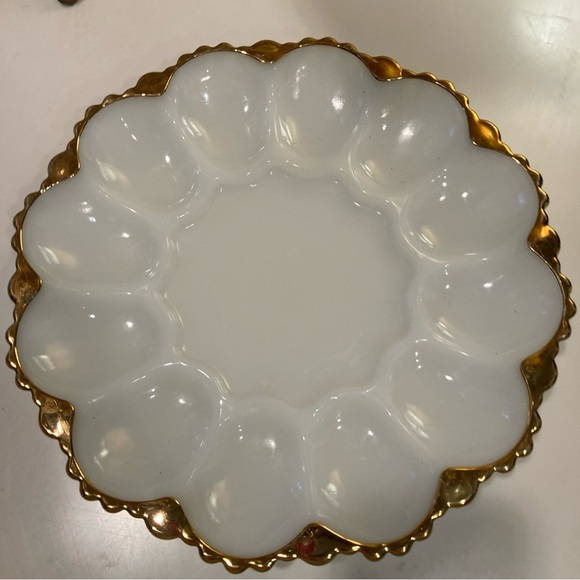 Vintage Anchor Hocking Milk Glass Deviled Egg Plate w/Gold Trim/Edging - Picture 3 of 6
